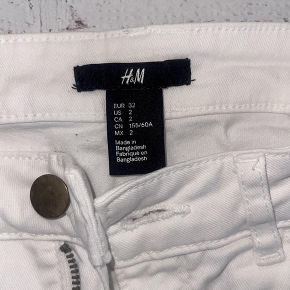 H&M white jeans, shorts, size 2 - Picture 3 of 3